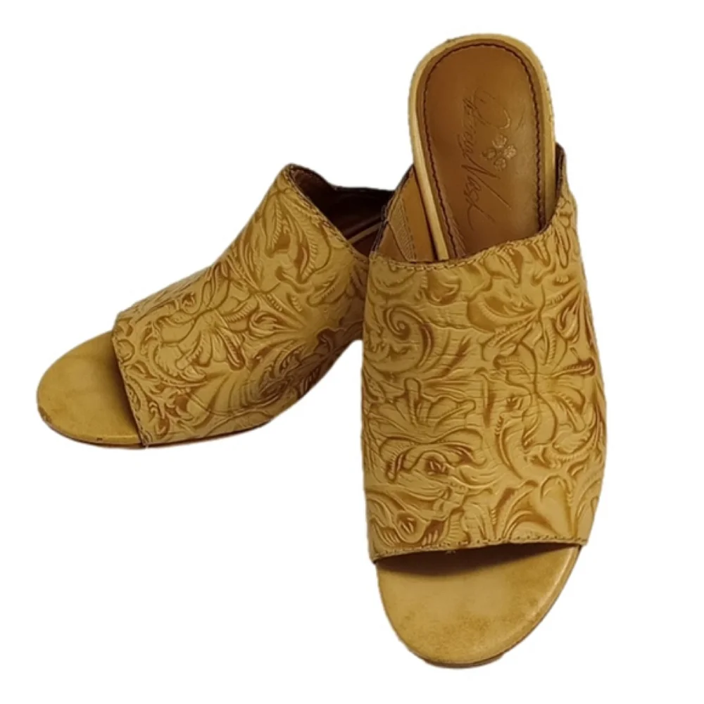 PATRICIA NASH TAN LEATHER OPEN TOE MULE HEEL SHOES WITH TOOLED FLORAL DE… - Picture 2 of 15